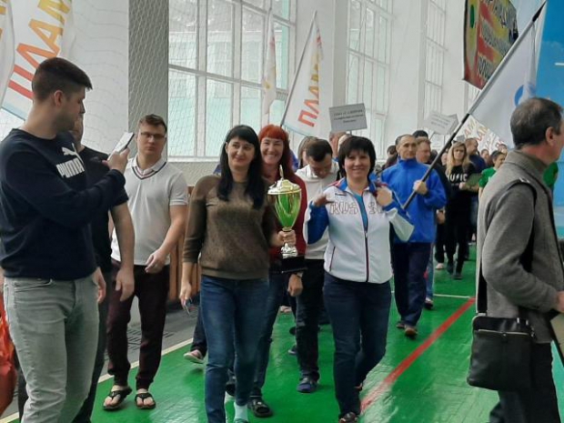 Кубок самого спортивного трудового коллектива получила команда департамента образования