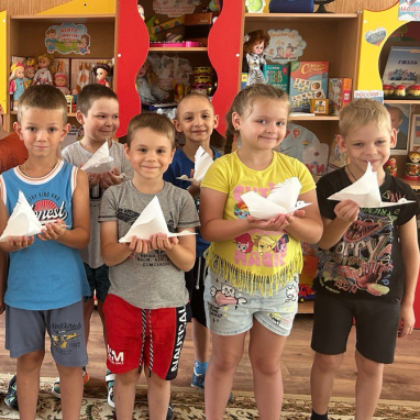 Сегодня наши ребята приняли активное участие в  акции "День памяти детей ДНР", малышах и подростках, погибших под вражеским огнём.