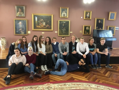 Учащиеся 11А класса с классным руководителем Н.А.Хохловой посетили Липецкий областной краеведческий музей. 